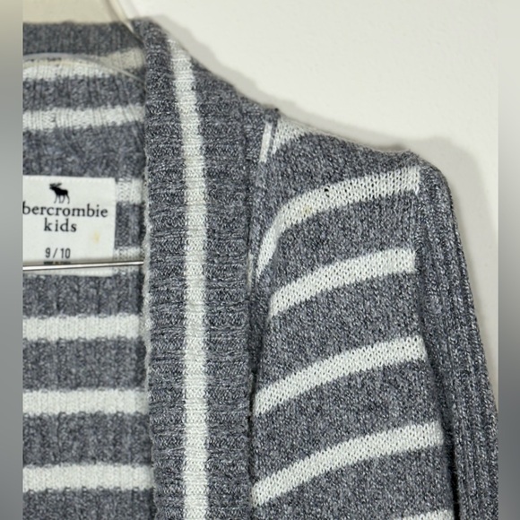 Abercrombie Kids Striped Knit in Gray and White Flyaway Style Open Sweater - Picture 3 of 6